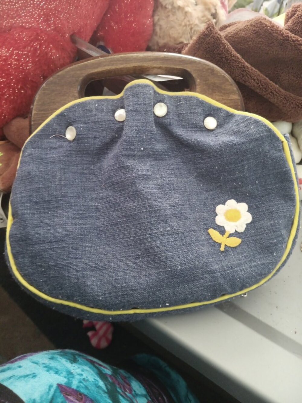 Vintage Bermuda Bag brown wodden handle blue with daisy flower embroiered cover